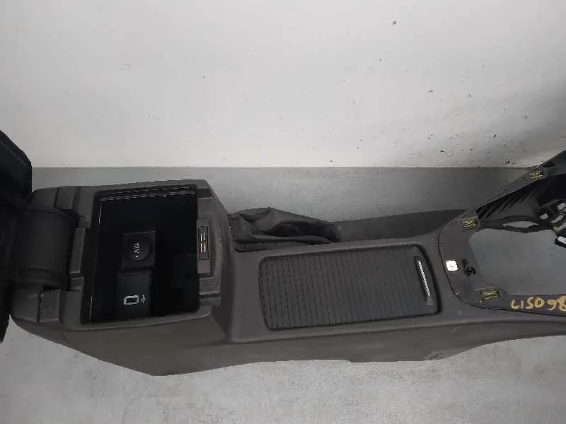 Apoyabrazos Central para Ford Focus Lim.