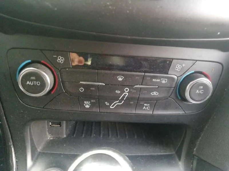 Mando Climatizador para Ford Focus Lim.