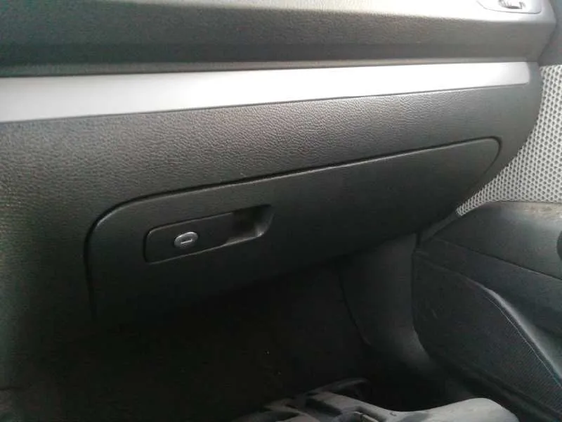 Guantera para Volkswagen Scirocco (137)