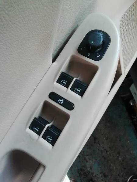 Mando Elevalunas Delantero Izquierdo para Volkswagen Passat Variant (3C5)