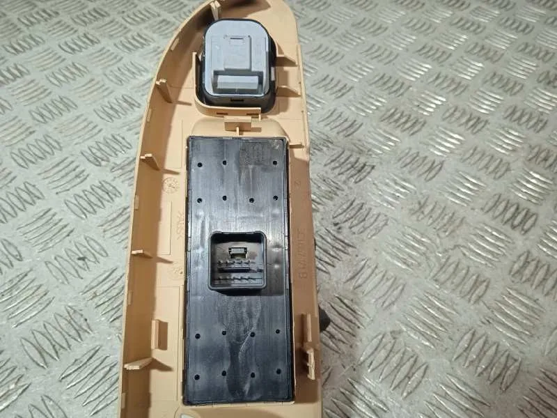 Mando Elevalunas Delantero Izquierdo para Volkswagen Passat Variant (3C5)