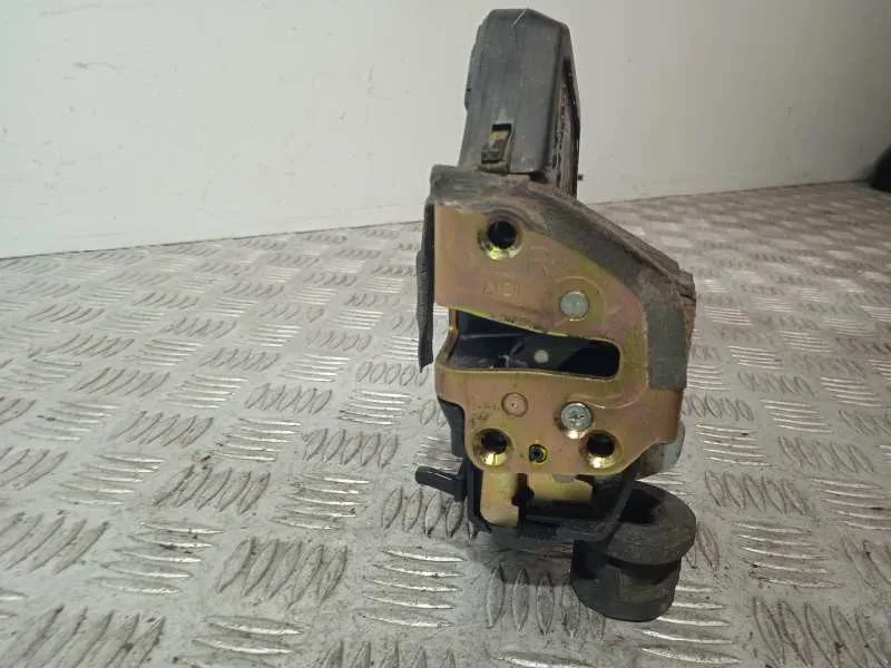 Cerradura Puerta Trasera Derecha para Toyota Corolla (E12)