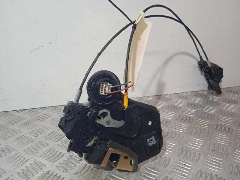Cerradura Puerta Trasera Derecha para Toyota Corolla (E12)