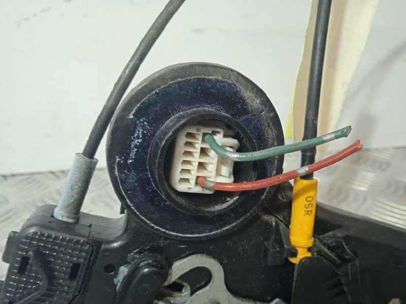 Cerradura Puerta Trasera Derecha para Toyota Corolla (E12)
