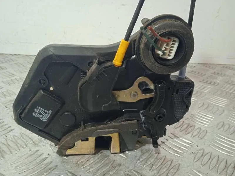 Cerradura Puerta Trasera Izquierda para Toyota Corolla (E12)