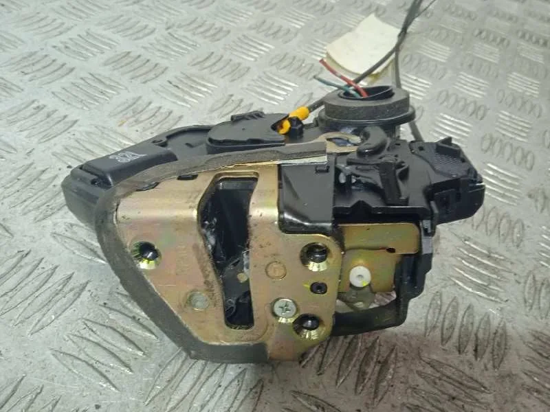 Cerradura Puerta Trasera Izquierda para Toyota Corolla (E12)