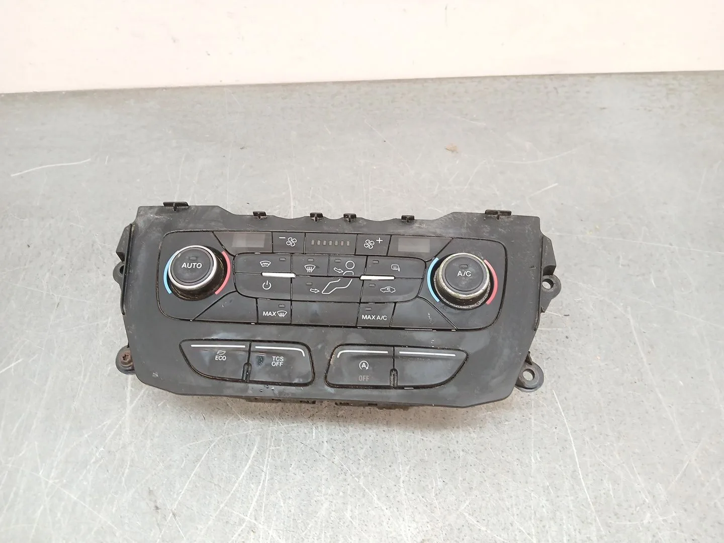 Mando Climatizador para Ford Transit Connect