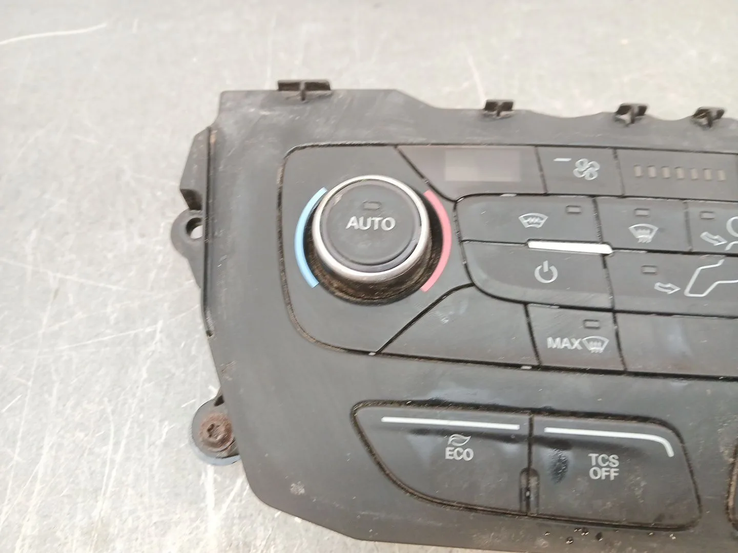Mando Climatizador para Ford Transit Connect