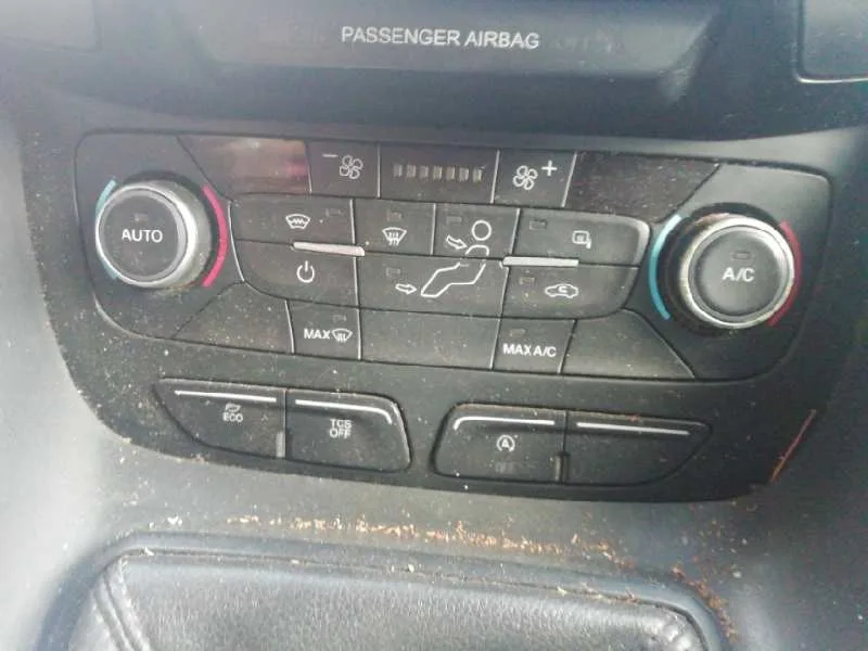 Mando Climatizador para Ford Transit Connect
