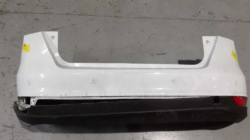 Paragolpes Trasero para Ford Focus Lim.