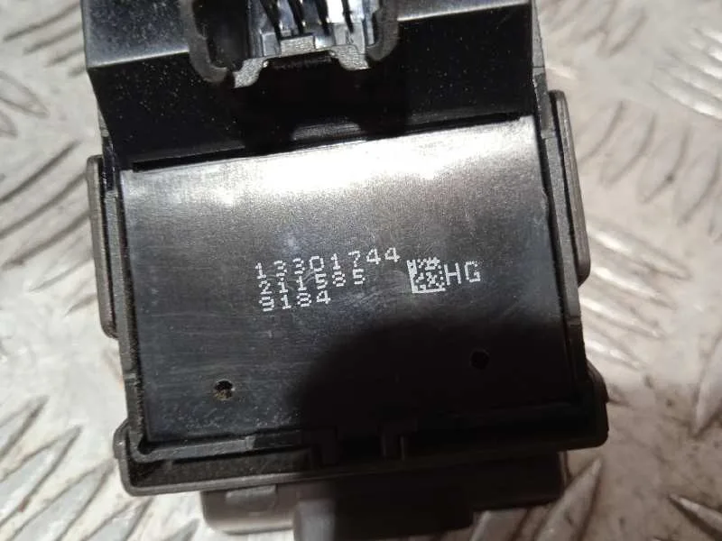 Mando Elevalunas Delantero Izquierdo para Opel Insignia Berlina