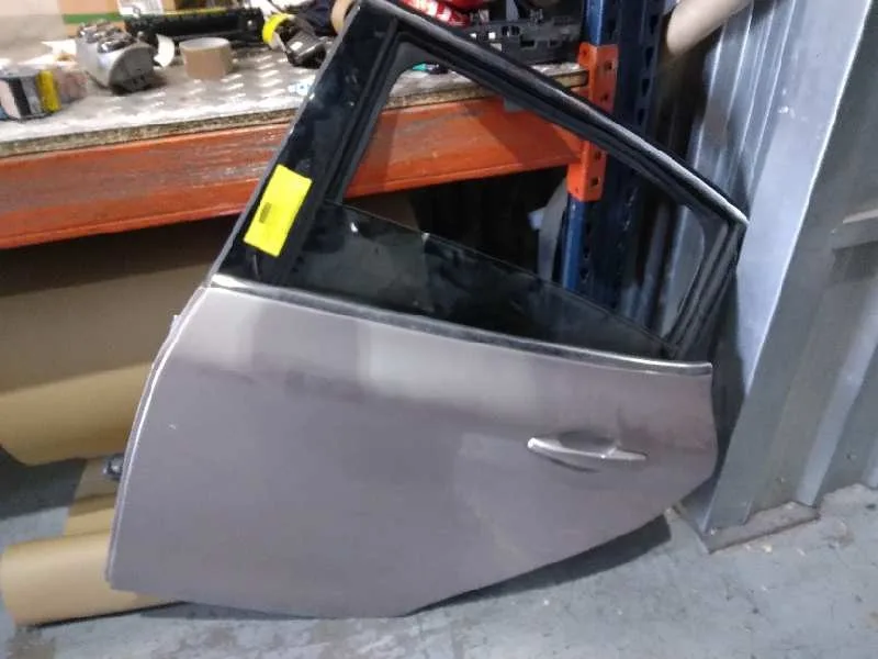 Puerta Trasera Izquierda para Peugeot 208
