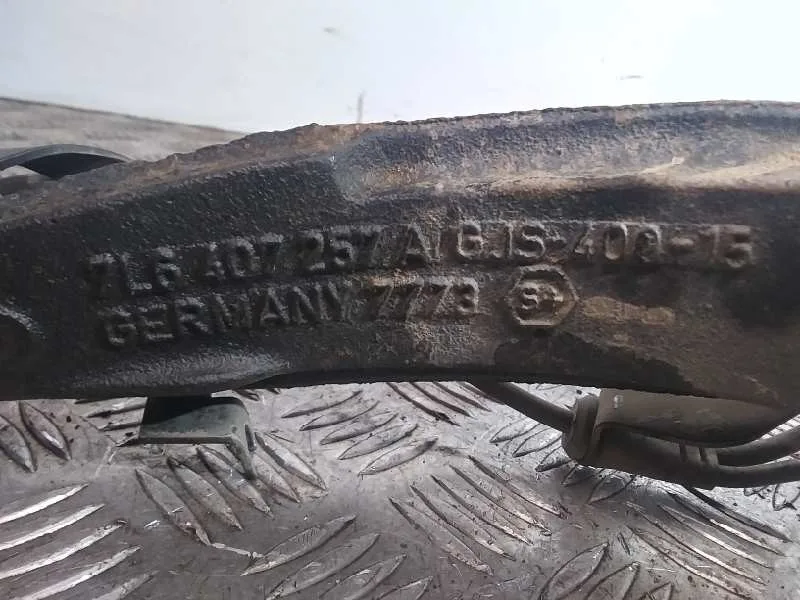 Mangueta Delantera Izquierda para Volkswagen Touareg (7La)