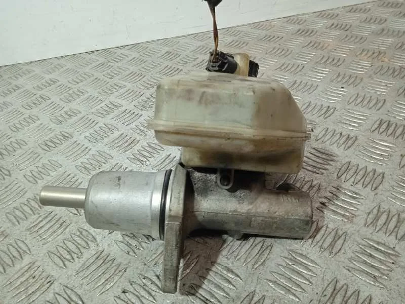 Bomba Freno para Mercedes-Benz Sprinter 02.00 -> Caja Cerrada