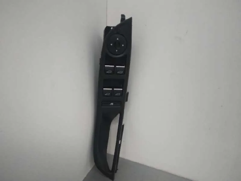 Mando Elevalunas Delantero Izquierdo para Ford Focus Turn.