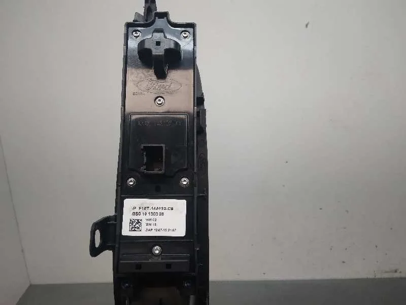 Mando Elevalunas Delantero Izquierdo para Ford Focus Turn.