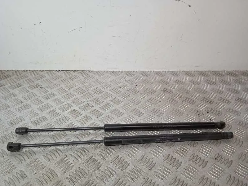 Amortiguadores Maletero / Porton para Toyota Corolla Touring Sports (E21)