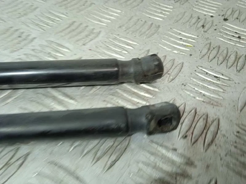 Amortiguadores Maletero / Porton para Toyota Corolla Touring Sports (E21)