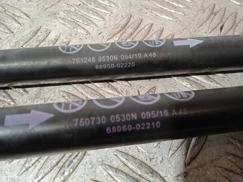 Amortiguadores Maletero / Porton para Toyota Corolla Touring Sports (E21)