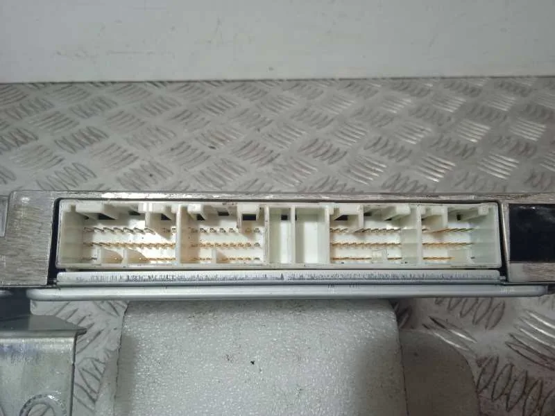 Centralita Motor Uce para Lexus Is200 (Gxe10)
