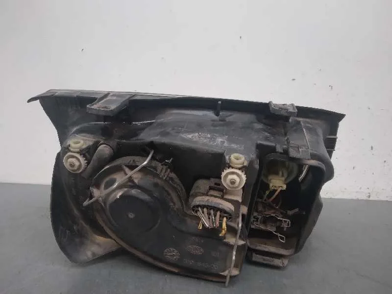 Faro Izquierdo para Volkswagen Bora Berlina (1J2)
