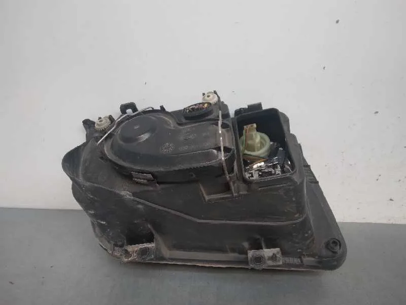 Faro Izquierdo para Volkswagen Bora Berlina (1J2)