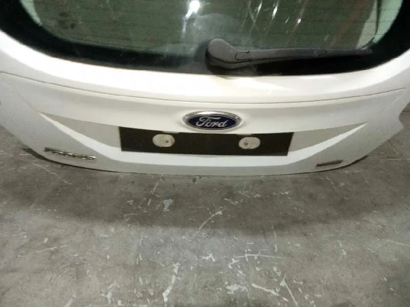 Porton Trasero para Ford Focus Lim. (Cb8)