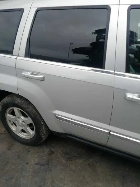 Puerta Trasera Derecha para Chrysler Jeep Gr.cherokee (Wh)