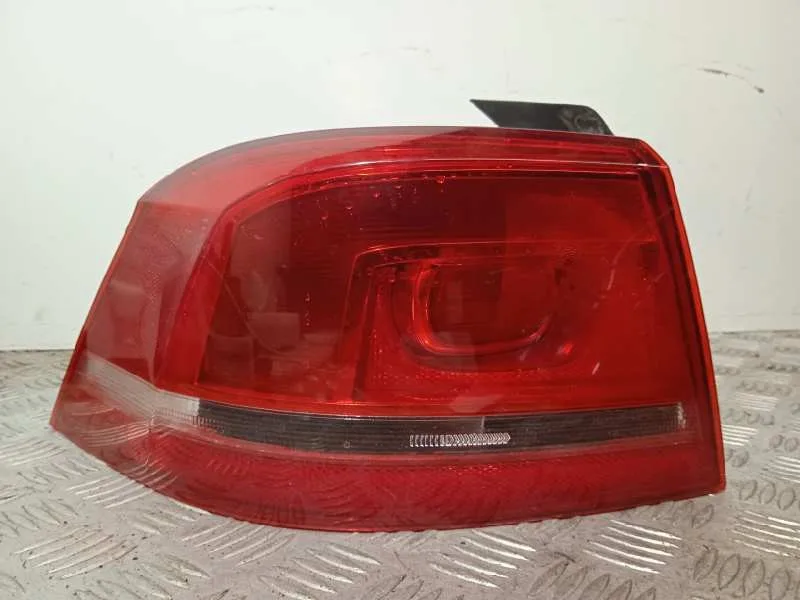 Piloto Trasero Izquierdo para Volkswagen Passat Lim. (362)