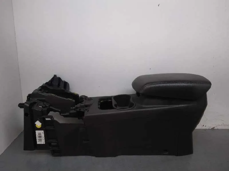 Apoyabrazos Central para Ford Focus Lim. (Cb8)