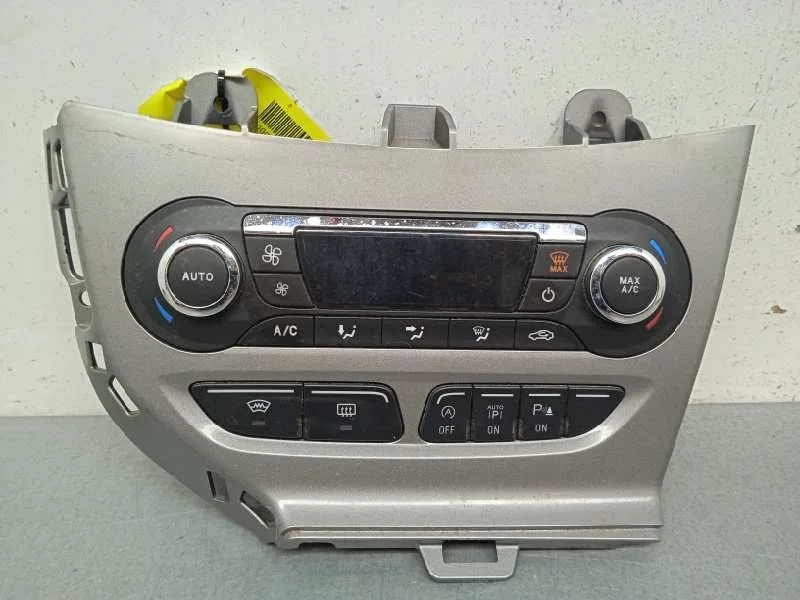 Mando Climatizador para Ford Focus Lim. (Cb8)