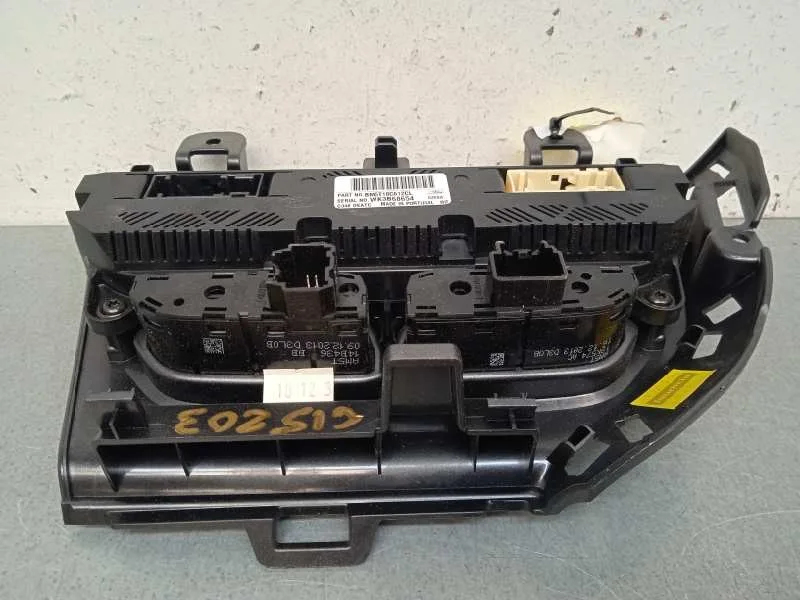 Mando Climatizador para Ford Focus Lim. (Cb8)