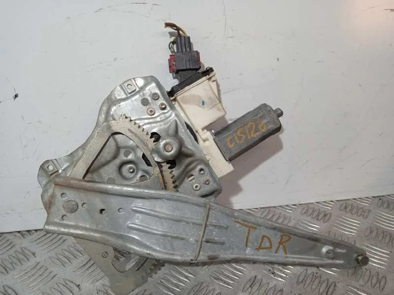 Elevalunas Trasero Derecho para Toyota Corolla (E12)