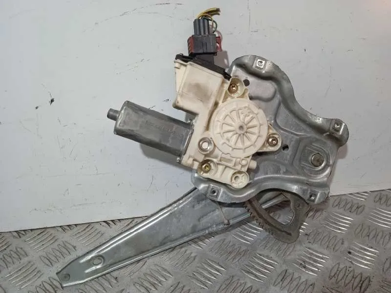 Elevalunas Trasero Derecho para Toyota Corolla (E12)