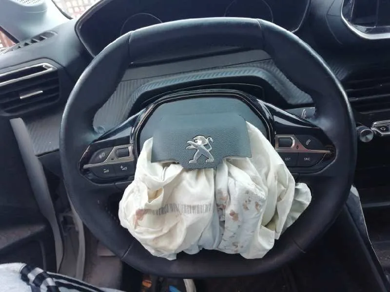 Volante para Peugeot 208 (P2)