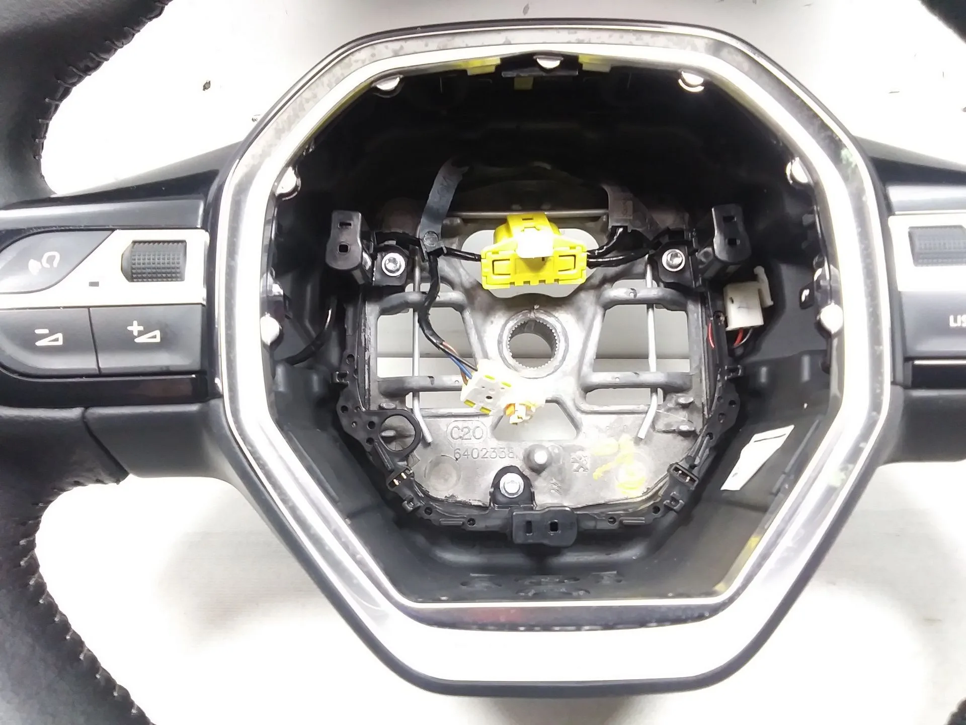 Volante para Peugeot 208 (P2)