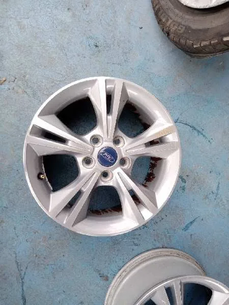 Llanta para Ford Focus Lim. (Cb8)