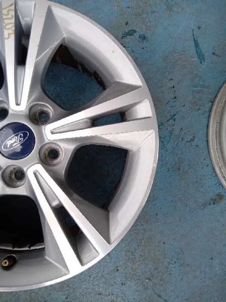 Llanta para Ford Focus Lim. (Cb8)