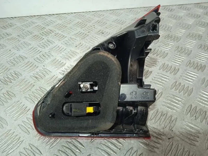 Piloto Trasero Izquierdo Interior para Peugeot 2008 (--.2013->)