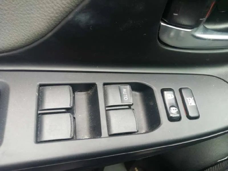 Mando Elevalunas Delantero Izquierdo para Toyota Yaris