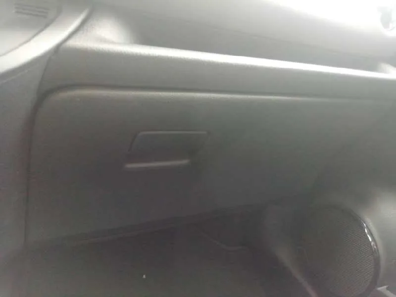 Guantera para Toyota Yaris