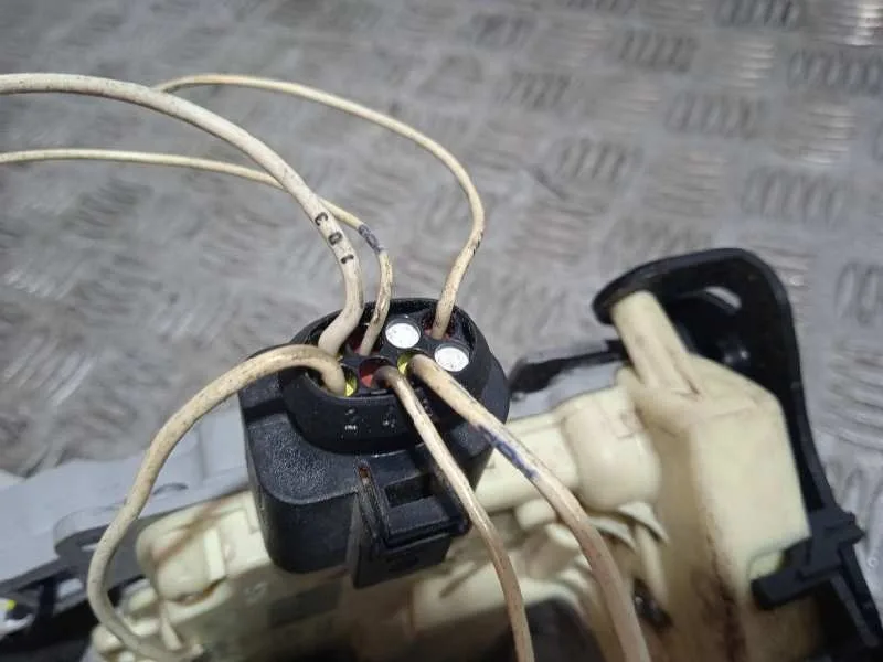 Cerradura Puerta Trasera Derecha para Volkswagen Passat Variant (3C5)