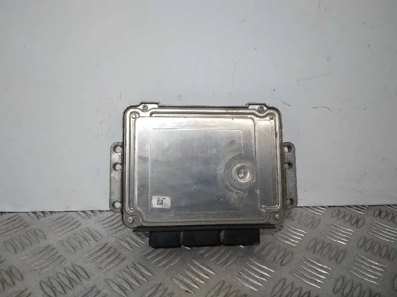 Centralita Motor Uce para Renault Trafic Caja Cerrada (Ab 4.01)