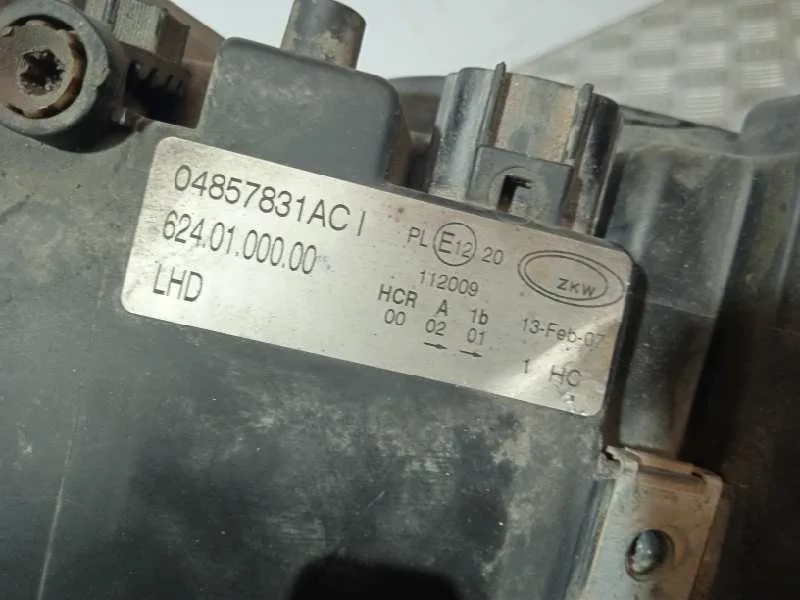 Faro Izquierdo para Chrysler Voyager (Rg)