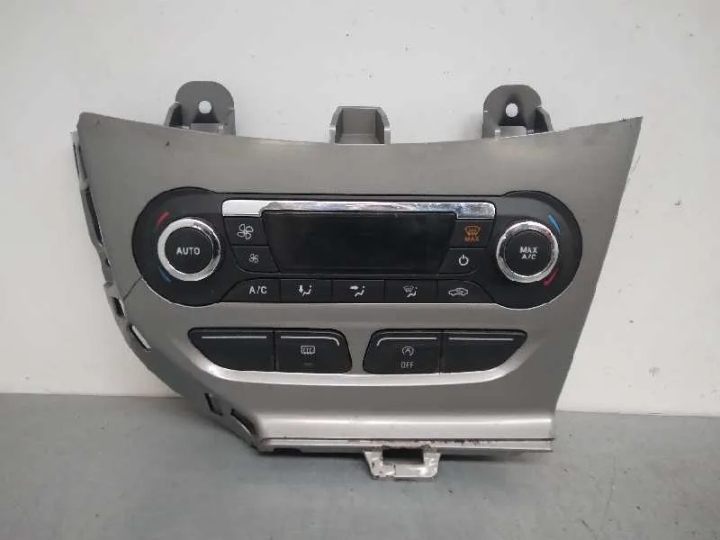 Mando Climatizador para Ford Focus Lim. (Cb8)