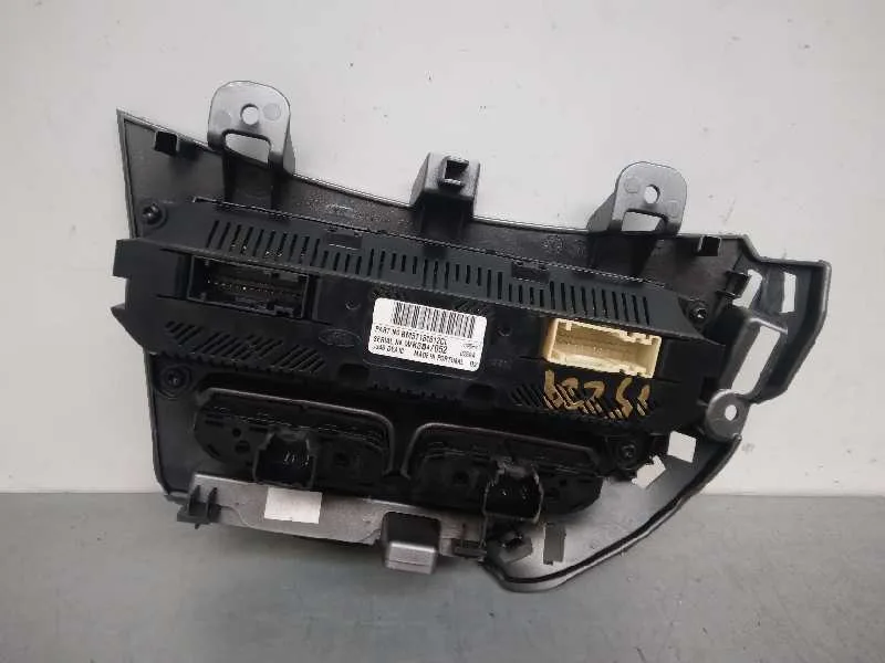 Mando Climatizador para Ford Focus Lim. (Cb8)