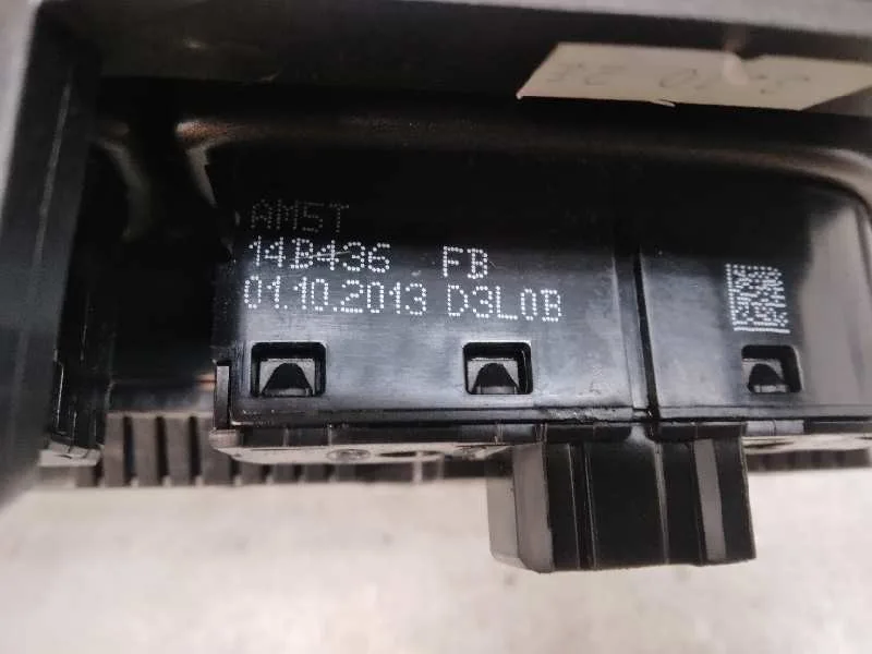 Mando Climatizador para Ford Focus Lim. (Cb8)
