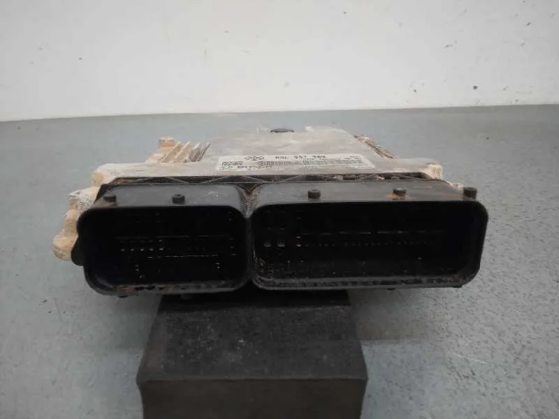 Centralita Motor Uce para Volkswagen Golf Vi (5K1)