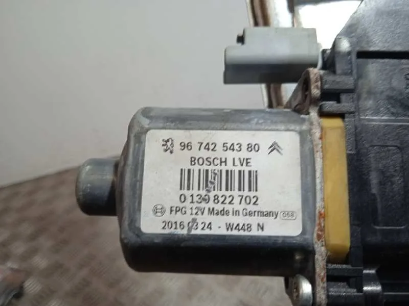 Elevalunas Delantero Derecho para Peugeot 208