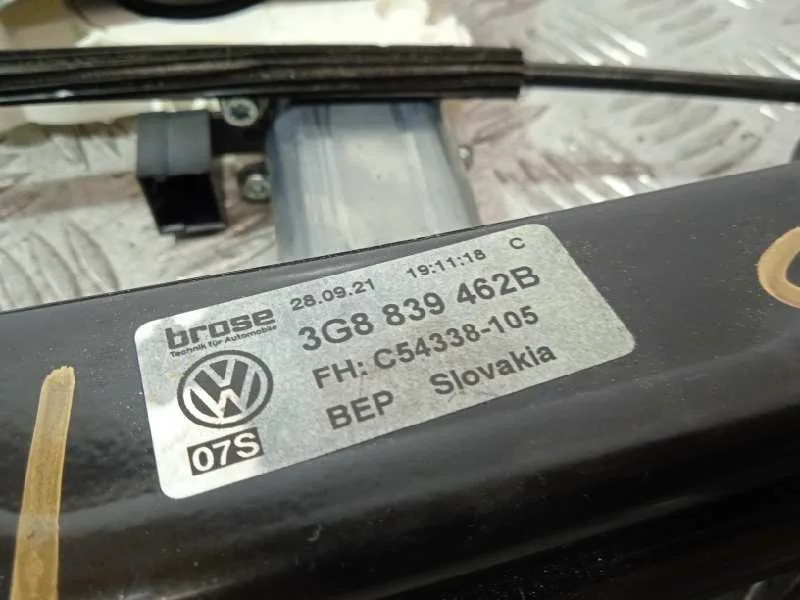 Elevalunas Trasero Derecho para Volkswagen Arteon (3H8)